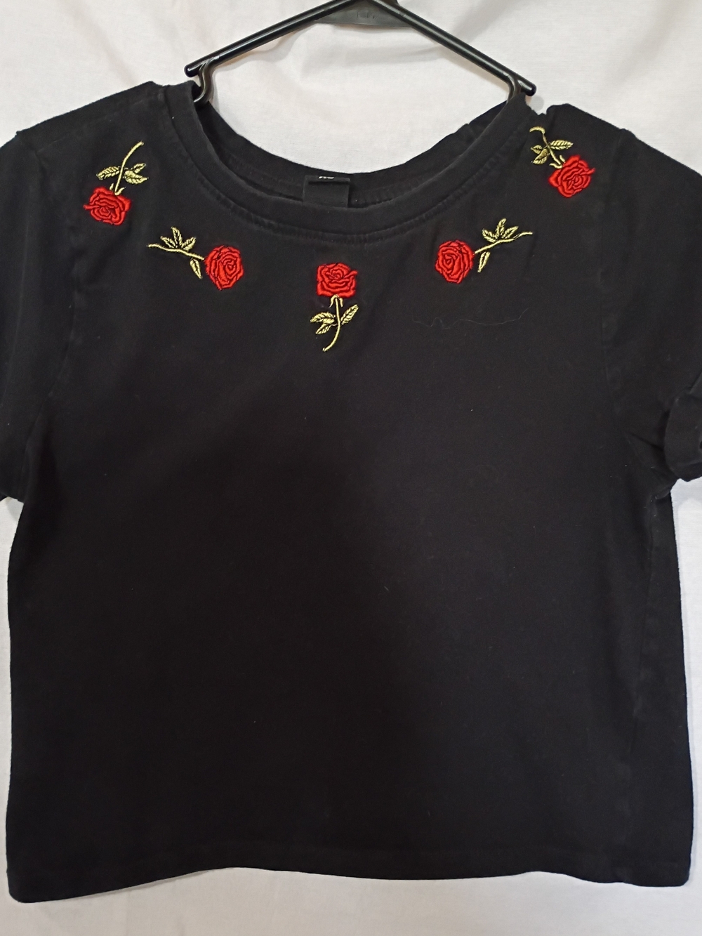 Vibe Black Short-Sleeve Tee with Red Rose Embroidery XS